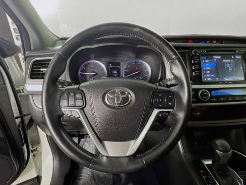 Used 2018 Toyota Highlander XLE image 11