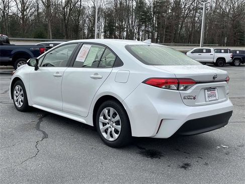 Used 2023 Toyota Corolla LE image 3
