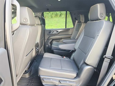 New 2025 GMC Yukon Elevation image 13