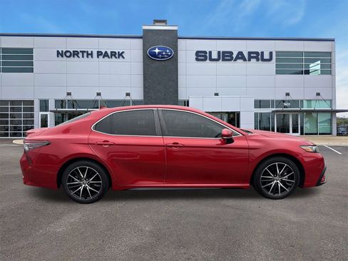 Used 2021 Toyota Camry SE w/ Convenience Package image 2