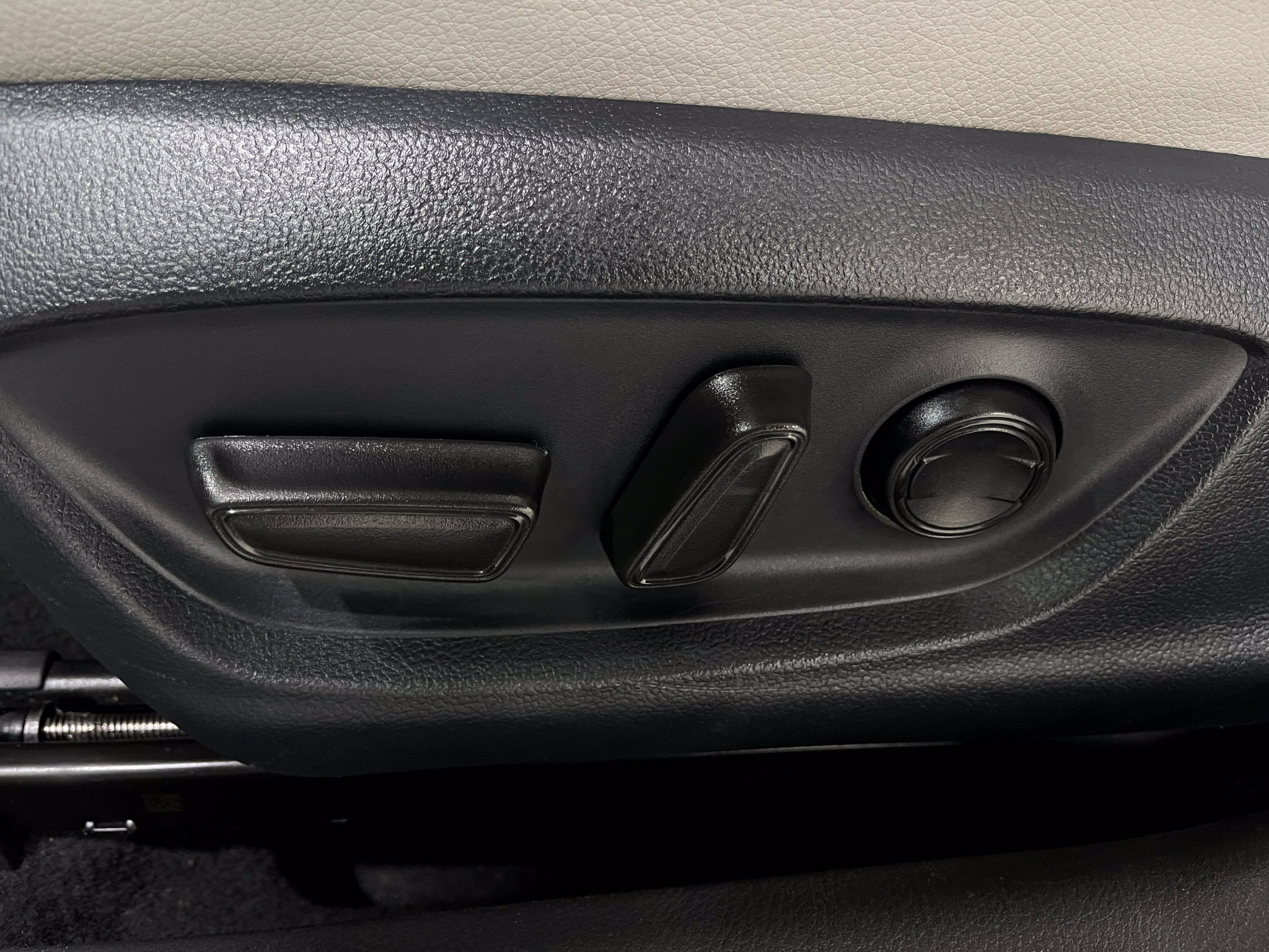 Used 2024 Toyota Camry SE w/ Cold Weather Package FWD image 15