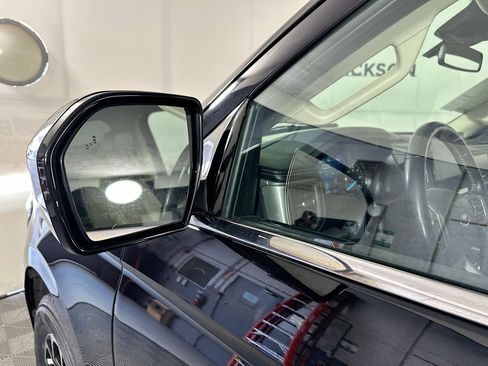 Used 2023 Ford Expedition Max XLT image 10