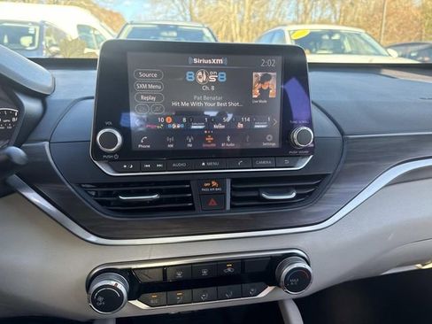 Used 2024 Nissan Altima 2.5 SV image 24