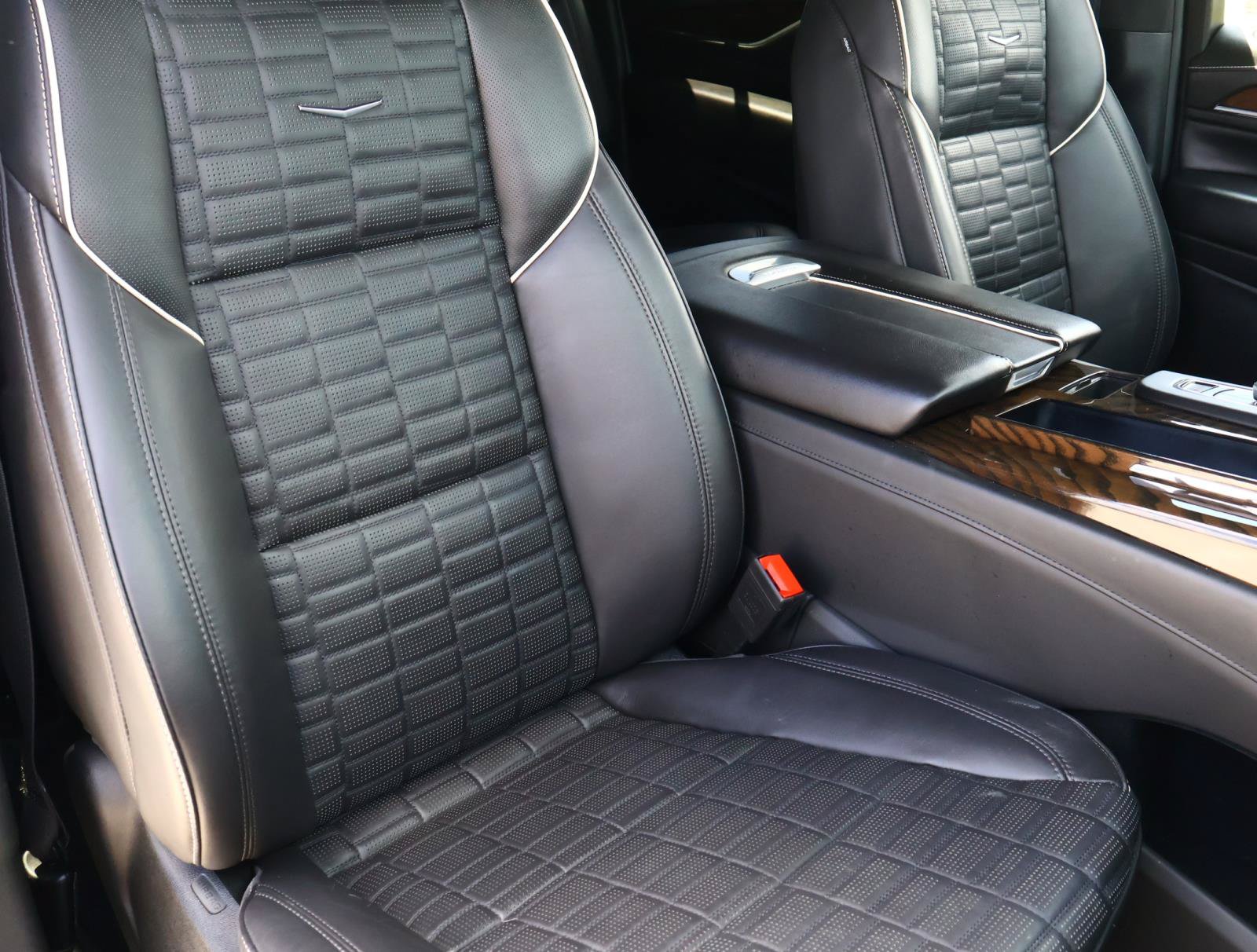 Certified 2024 Cadillac Escalade ESV Premium Luxury Platinum AWD/4WD image 25