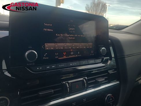 Used 2022 Nissan Pathfinder S image 34