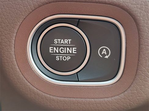 Used 2024 Mercedes-Benz GLS 450 4MATIC image 36