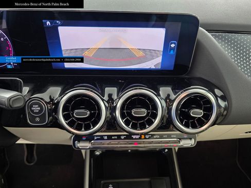 Used 2025 Mercedes-Benz GLA 250 4MATIC image 21