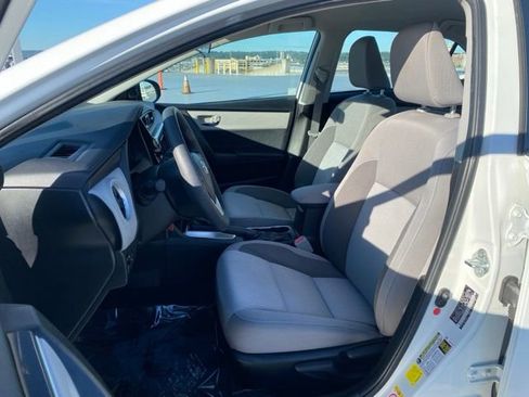 Used 2017 Toyota Corolla LE w/ Carpet Mat Package (TMS) FWD image 14