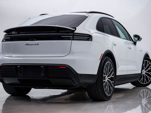Certified 2025 Porsche Macan 4S Electric AWD/4WD image 11