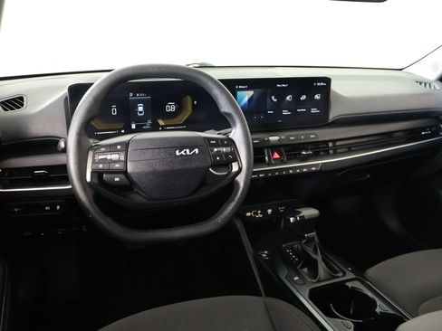Used 2025 Kia K4 FWD image 2