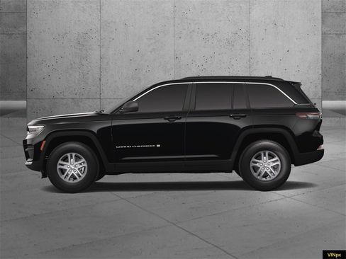 New 2025 Jeep Grand Cherokee Laredo image 3