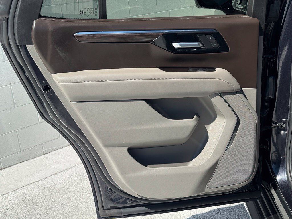 Used 2025 Chevrolet Tahoe LT RWD image 20