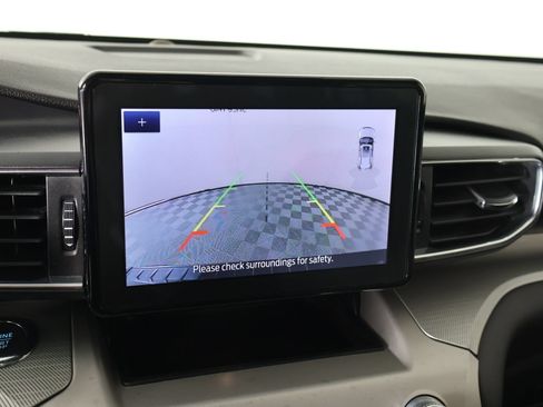 Used 2022 Ford Explorer XLT w/ Equipment Group 202A RWD image 8