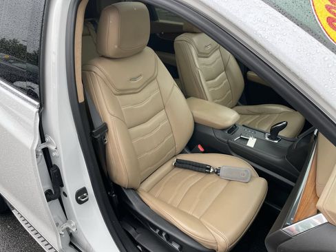 Used 2019 Cadillac XT5 Platinum AWD/4WD image 41