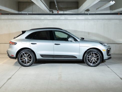 Certified 2023 Porsche Macan AWD/4WD image 8