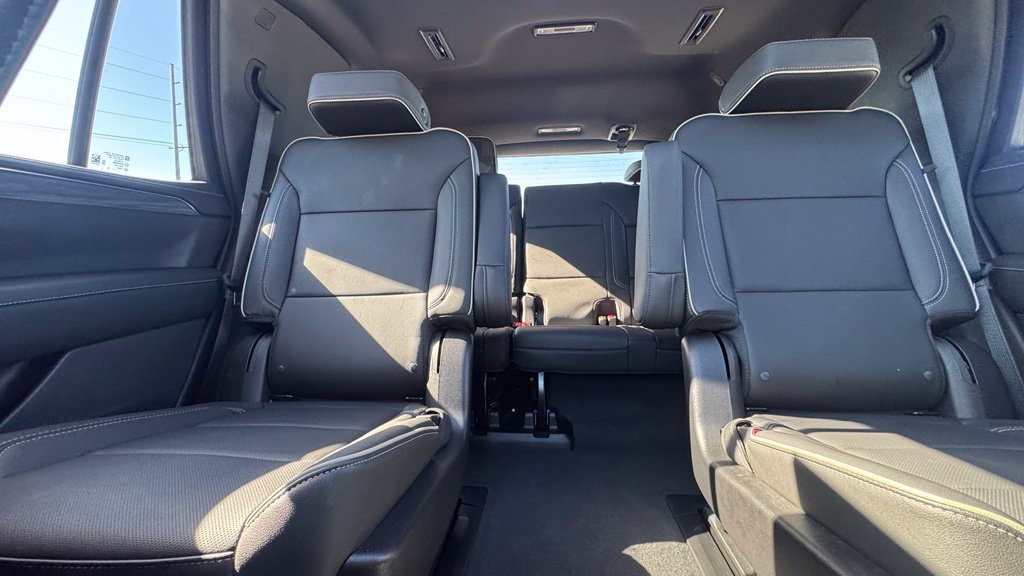 Used 2024 GMC Yukon SLT w/ SLT Premium Package AWD/4WD image 30