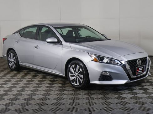 Used 2019 Nissan Altima 2.5 S image 2