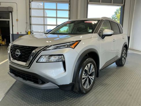 Used 2023 Nissan Rogue SV w/ SV Premium B Package FWD image 2