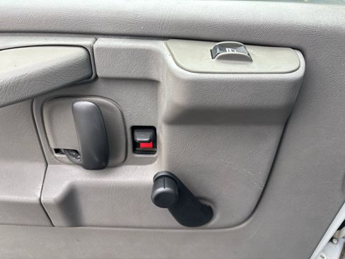 Used 2013 Chevrolet Express 2500 Extended image 15