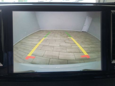 Used 2023 Chrysler Pacifica Touring-L image 20