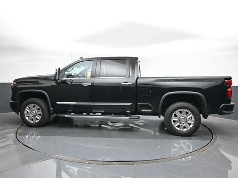 Used 2024 Chevrolet Silverado 2500 High Country w/ High Country Premium Package image 3