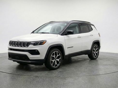 Used 2025 Jeep Compass Limited image 3