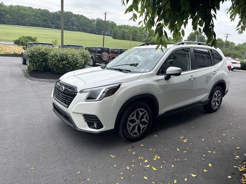 Used 2022 Subaru Forester Premium image 8