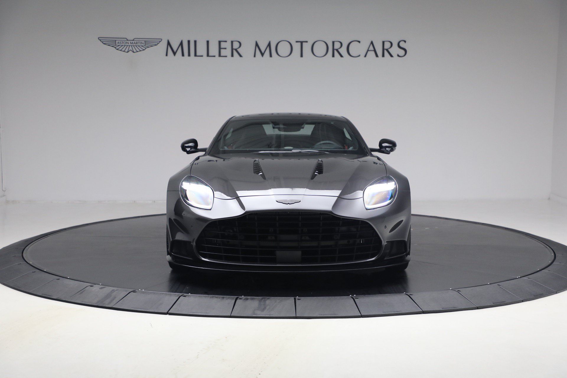Used 2026 Aston Martin Vanquish RWD image 10