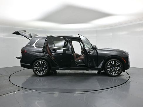 Used 2023 BMW X7 xDrive40i w/ Parking Assistance Package image 5