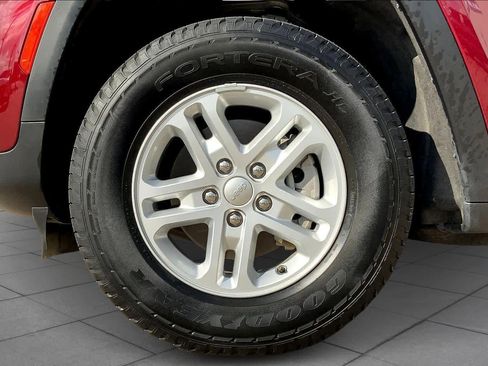 Used 2023 Jeep Grand Cherokee Laredo w/ Luxury Tech Group I image 10