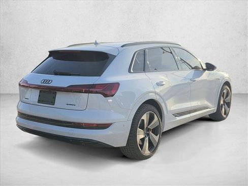 Used 2022 Audi e-tron Premium Plus w/ Premium Plus Package image 5