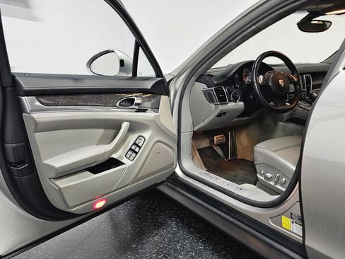 Used 2013 Porsche Panamera GTS AWD/4WD image 21