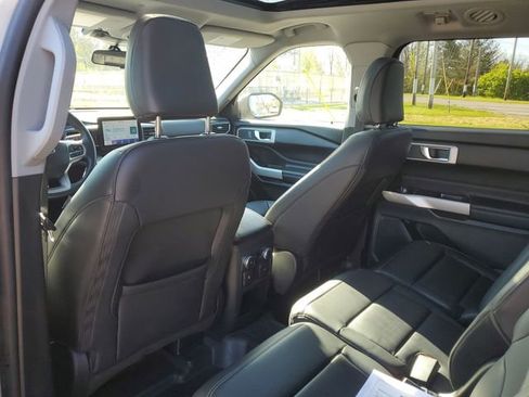 Used 2021 Ford Explorer XLT w/ Equipment Group 202A AWD/4WD image 11
