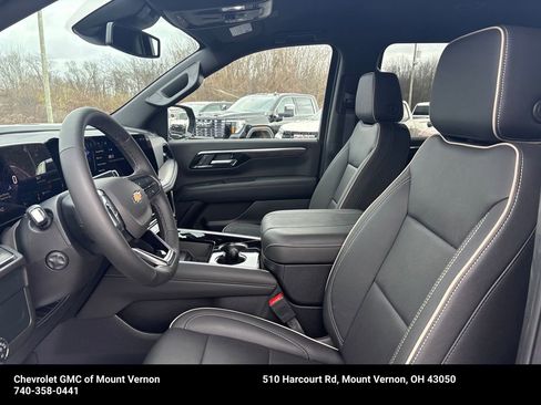 New 2025 Chevrolet Suburban Premier image 11