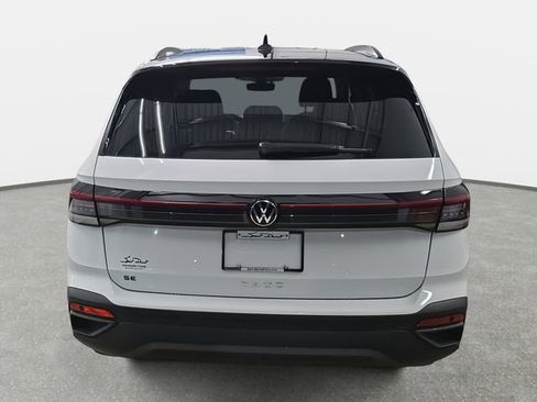 New 2026 Volkswagen Taos SE image 8