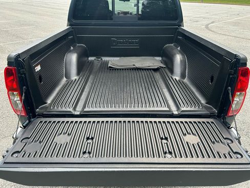Used 2014 Nissan Frontier SV AWD/4WD image 18