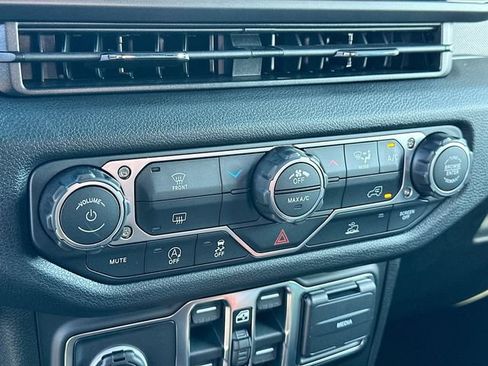 New 2026 Jeep Gladiator Sport AWD/4WD image 11