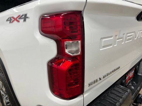 Used 2024 Chevrolet Silverado 2500 Custom AWD/4WD image 7