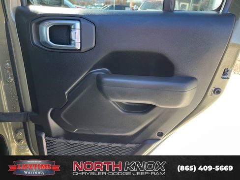 Used 2025 Jeep Wrangler Unlimited Rubicon image 23