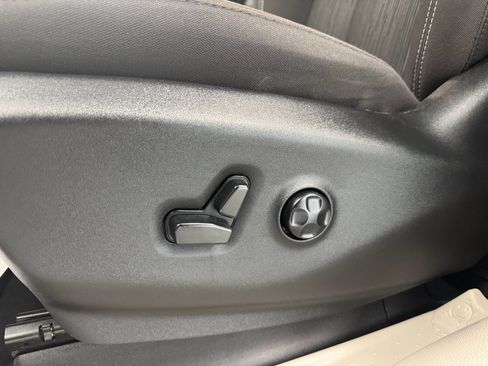 Used 2024 Chrysler Voyager LX FWD image 14