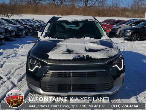 Certified 2025 Kia Niro LX image 2