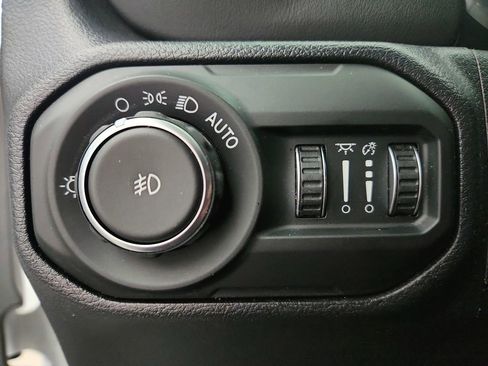 Used 2022 Jeep Wrangler Unlimited Sahara image 23