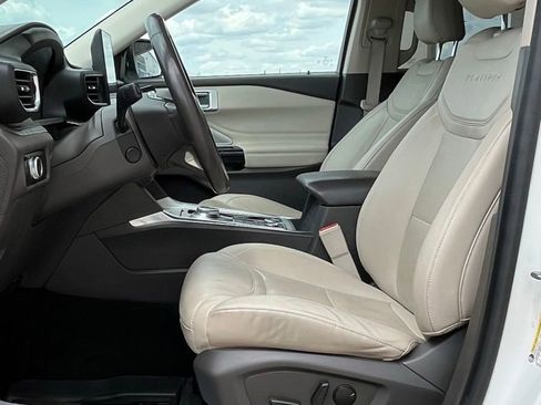 Used 2023 Ford Explorer Platinum w/ Technology Package AWD/4WD image 11