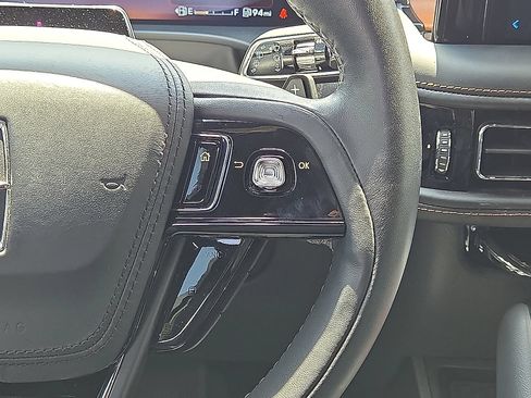 Used 2025 Lincoln Aviator Black Label AWD/4WD image 21