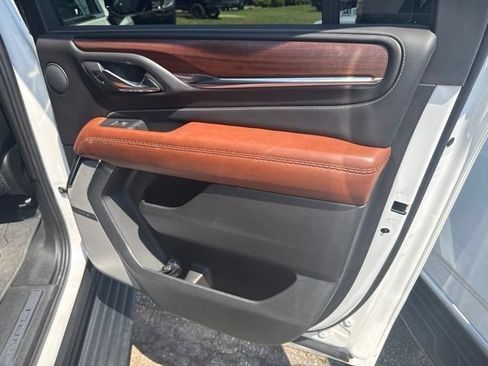 Certified 2024 GMC Yukon XL Denali Ultimate AWD/4WD image 28