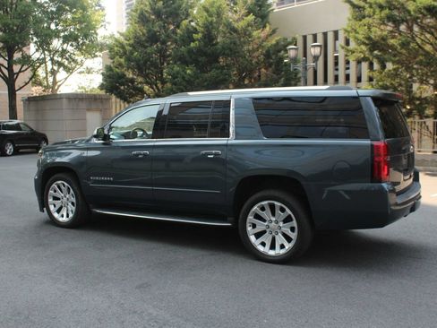 Used 2019 Chevrolet Suburban Premier AWD/4WD image 9