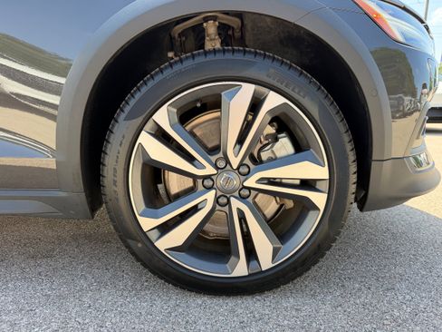 Certified 2025 Volvo V60 B5 Cross Country Plus AWD/4WD image 9