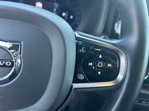 Used 2023 Volvo XC60 B5 Plus image 20