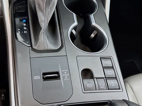 Used 2023 Toyota Highlander Bronze Edition image 20