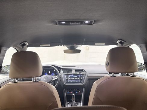 Used 2022 Volkswagen Tiguan SE image 32